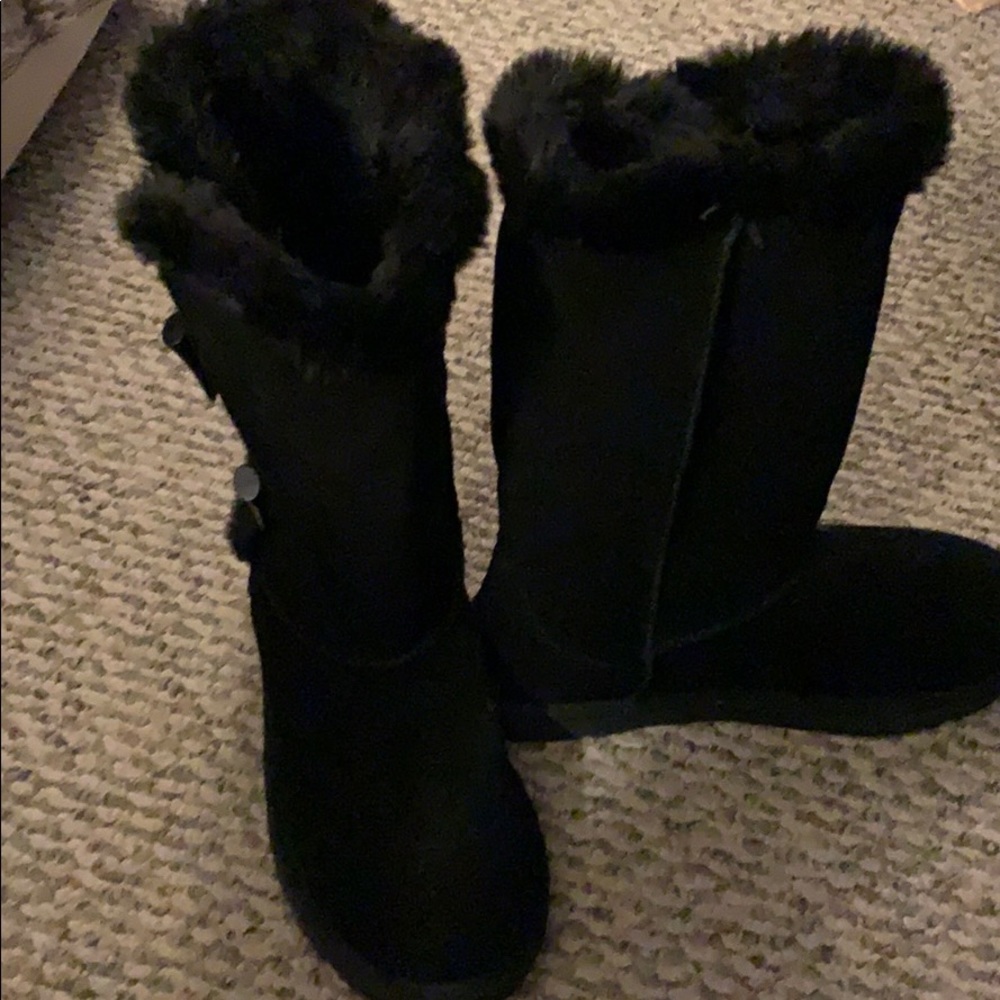 NWT “🎼BOOTS with the fur”